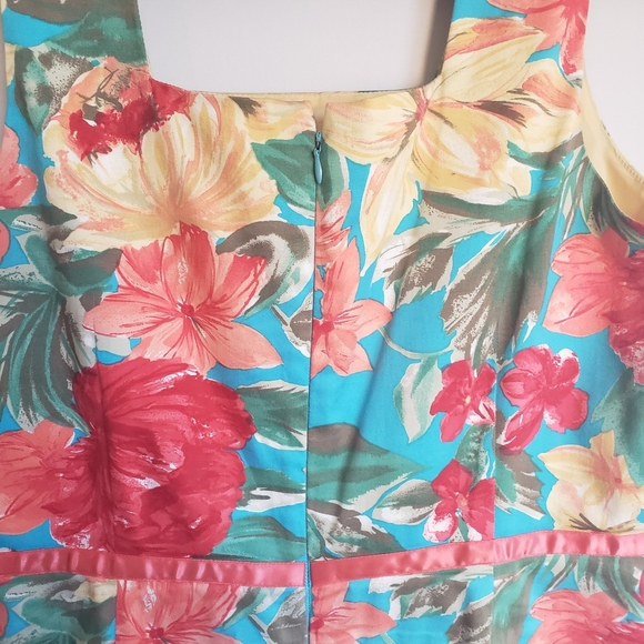 Adorable Sleeveless Tropical Floral Summer Dress - Picture 7 of 8